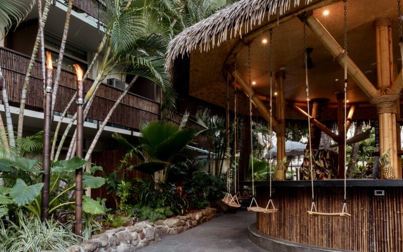 Swing seats at Heyday bar in Waikiki
